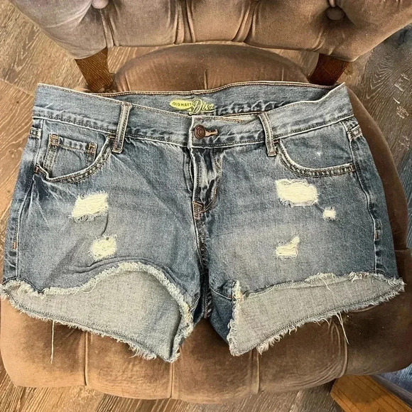 Old Navy Shorts - Size 2 - Picture 1 of 5